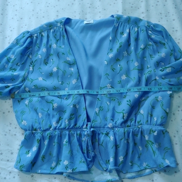 Aritzia Sunday Best Cropped Tie Front Top, Size Small - Picture 7 of 14